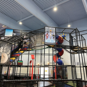 playworld spielberg indoor freizeitpark kids area klettern mamilade ausflugstipps