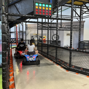 playworld spielberg indoor freizeitpark kids area fahrspass elektroautos mamilade ausflugstipps